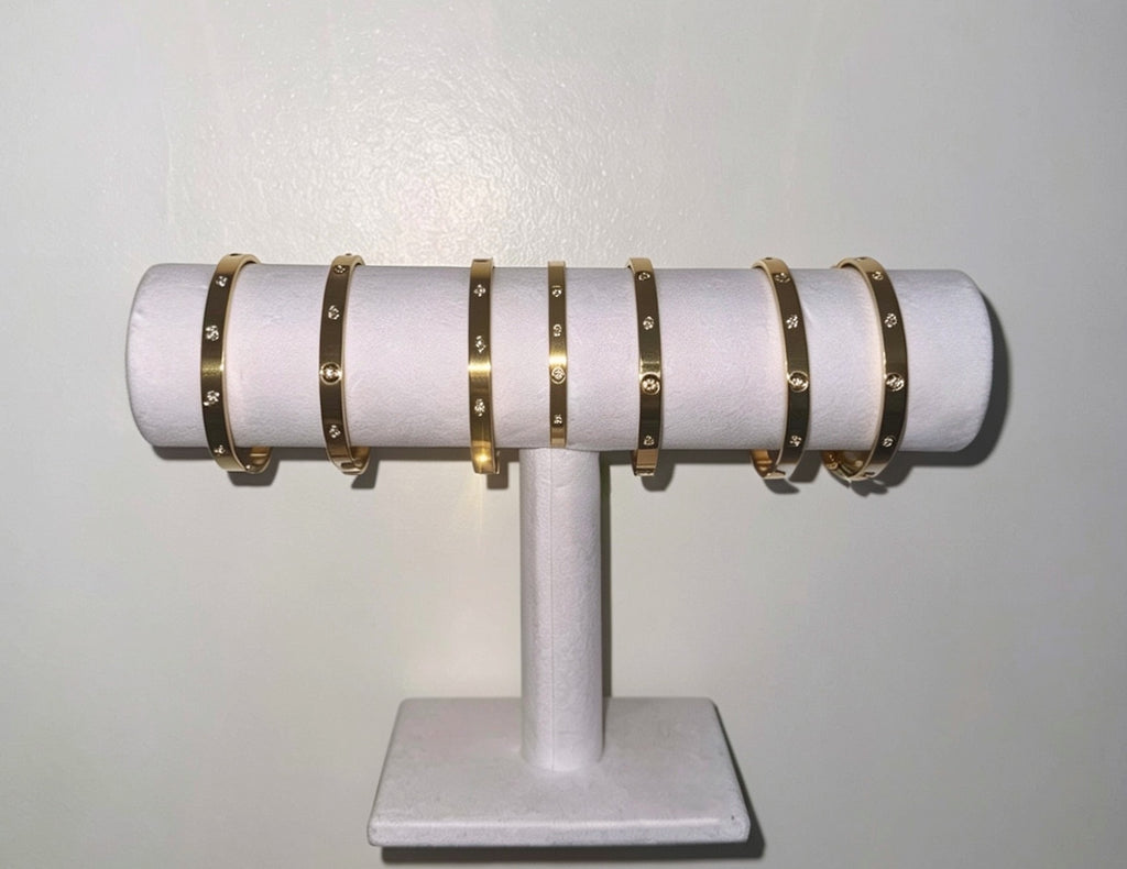Gold Clasp Braclet